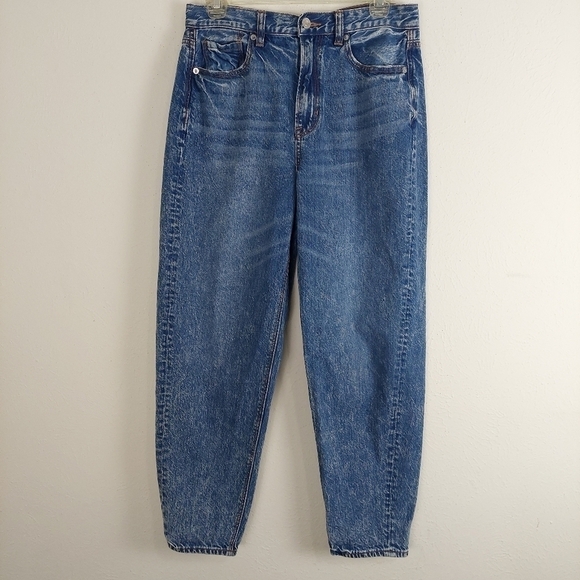 American Eagle High Rise Mom Jeans Size 6 High Rise Acid Wash Blue Medium Wash. - Picture 3 of 11